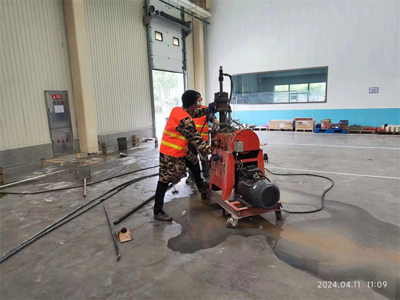 张港镇厂房地面下沉塌陷注浆加固施工